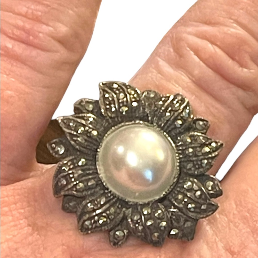 Vintage large Fresh water pearl FLOWER  Marcasite sterling silver 925 ring